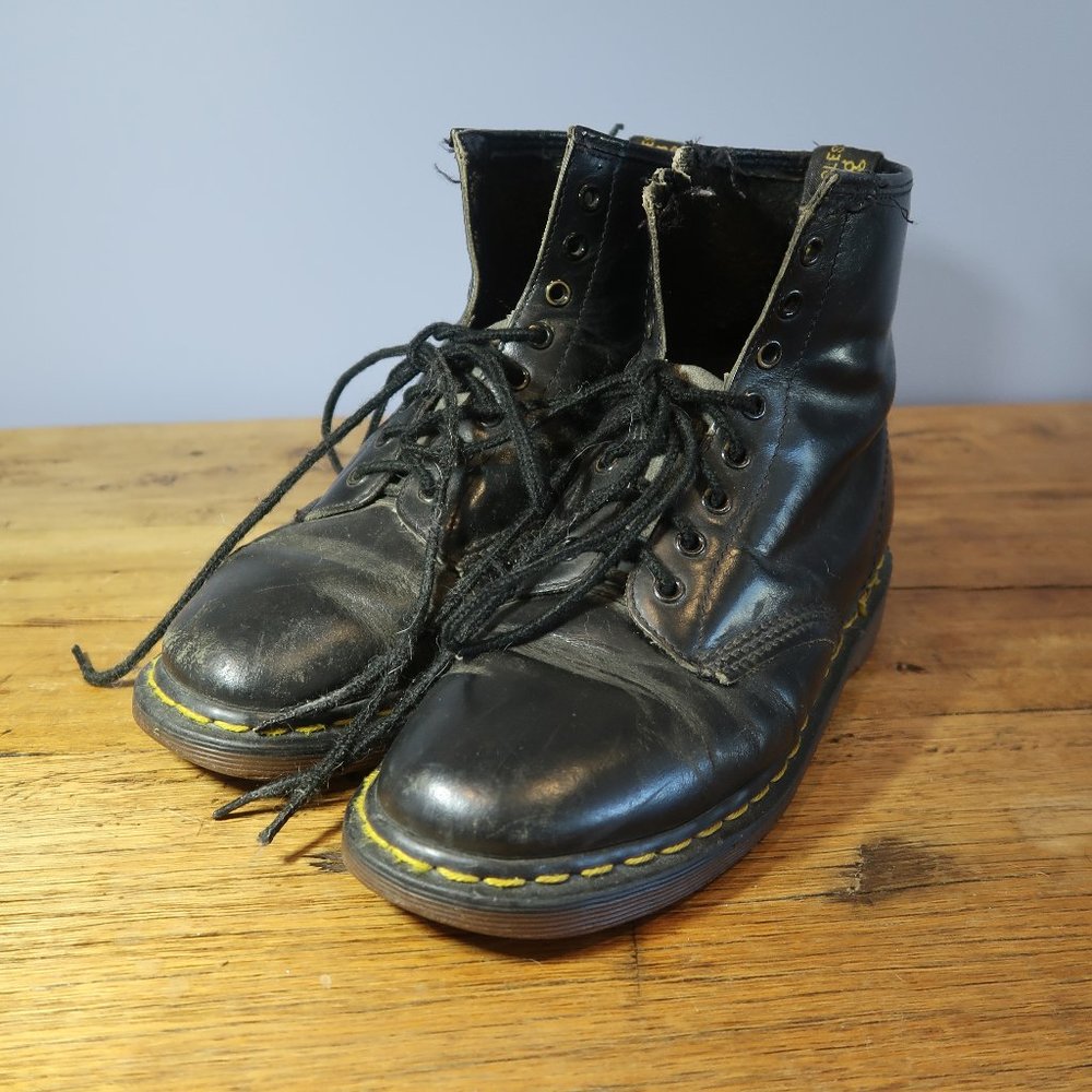 DR. MARTENS VINTAGE AIR WAIR BLACK COMBAT BOOTS 9
